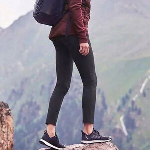 Athleta Wander Stash Skinny Pant Black Size 6 Fitted Mid-Rise Stretch Nylon